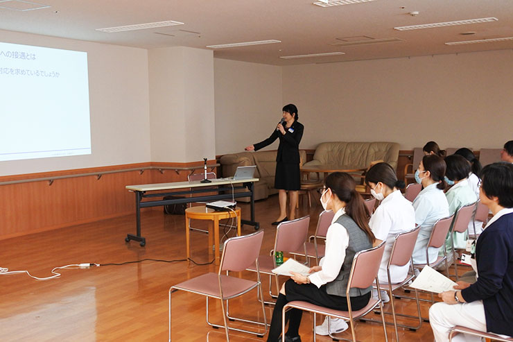 写真_接遇委員会全体研修